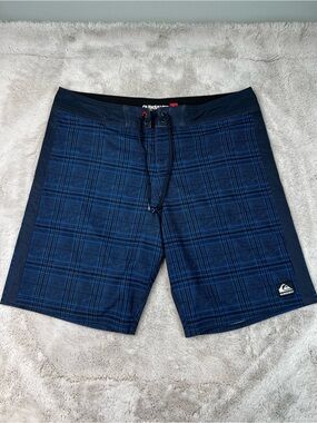 Quiksilver Swim Trunks Shorts Size 38 Blue Plaid 4 Way Stretch Diamond Dobby